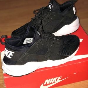 Nike Air Huaraches Run Ultra GS